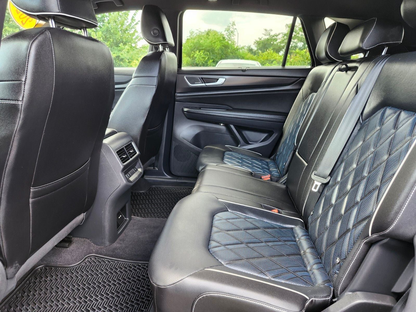 2024 Volkswagen Atlas Cross Sport 2.0T SEL Premium R-Line