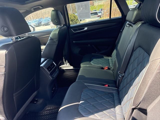 2025 Volkswagen Atlas Cross Sport 2.0T SEL Premium R-Line