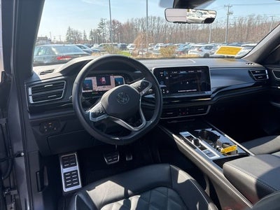 2025 Volkswagen Atlas Cross Sport 2.0T SEL Premium R-Line