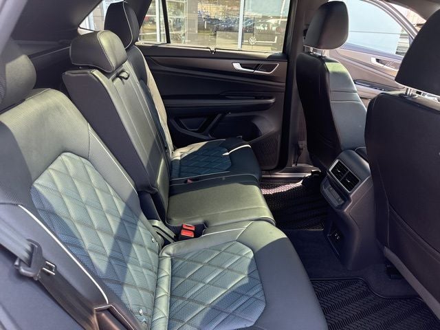 2025 Volkswagen Atlas Cross Sport 2.0T SEL Premium R-Line