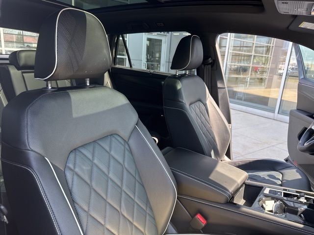 2025 Volkswagen Atlas Cross Sport 2.0T SEL Premium R-Line