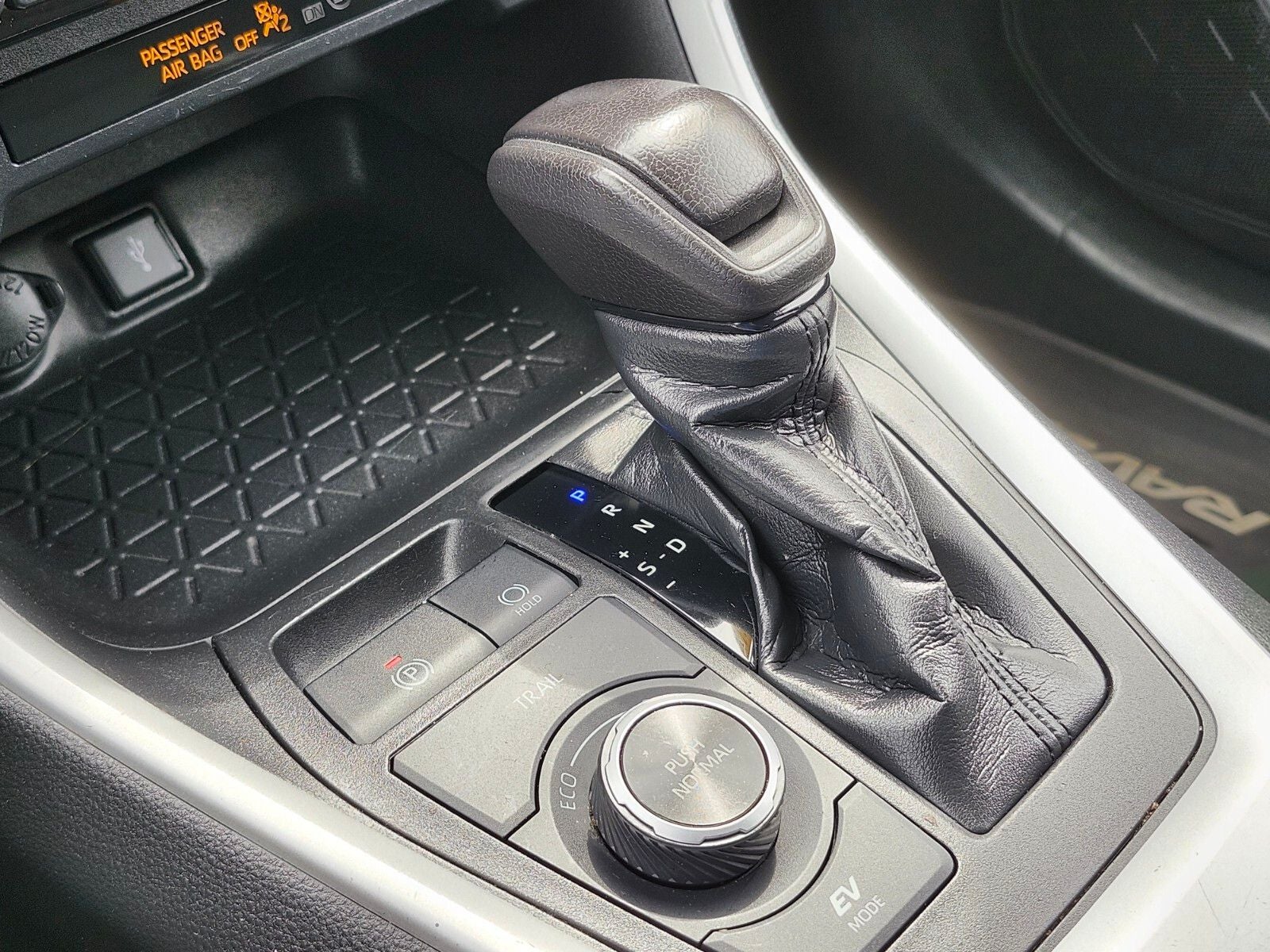 2020 Toyota RAV4 Hybrid LE AWD