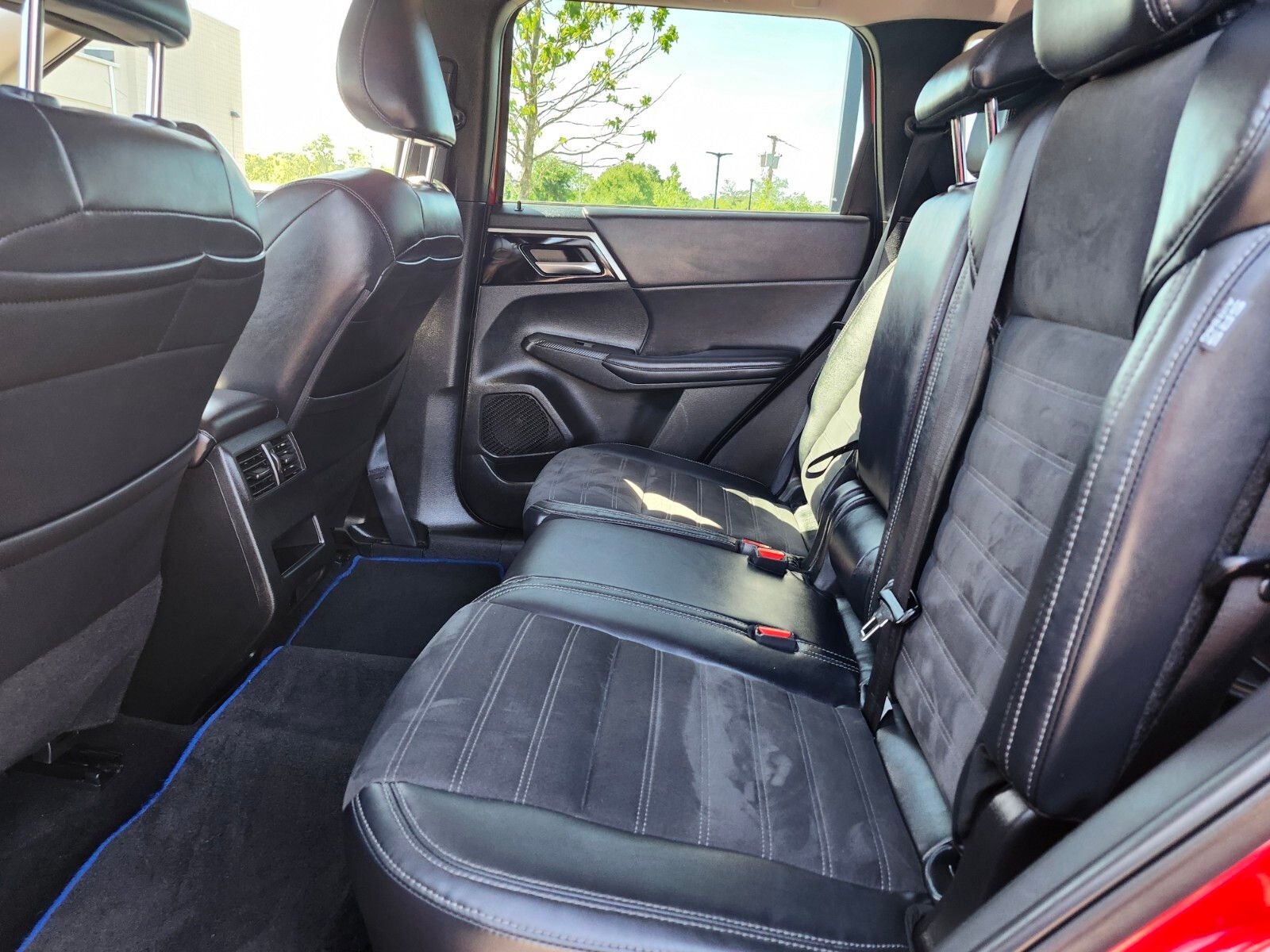 2023 Mitsubishi Outlander PHEV SE