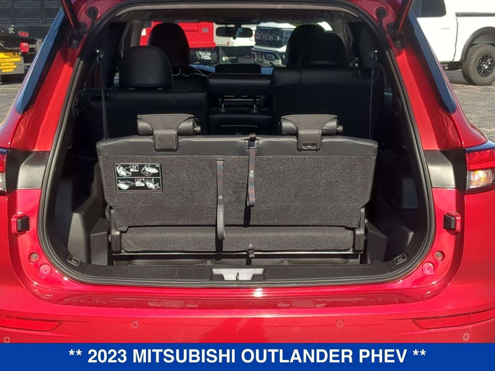 2023 Mitsubishi Outlander PHEV SE
