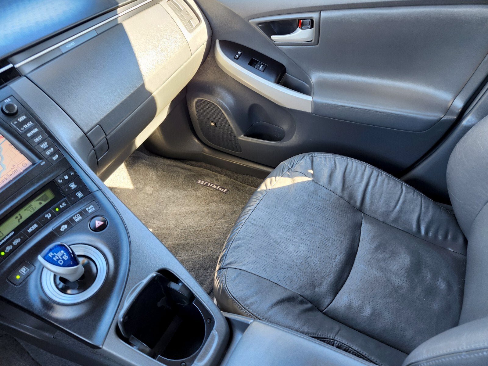 2010 Toyota Prius IV Solar Roof Package