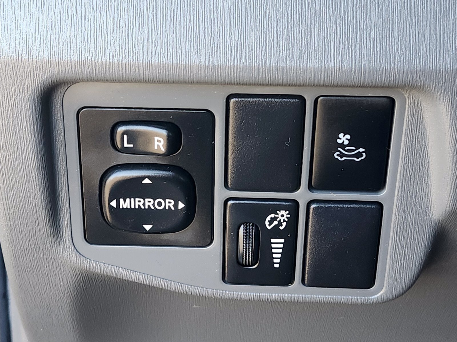 2010 Toyota Prius IV Solar Roof Package