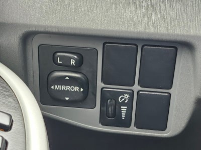 2010 Toyota Prius III