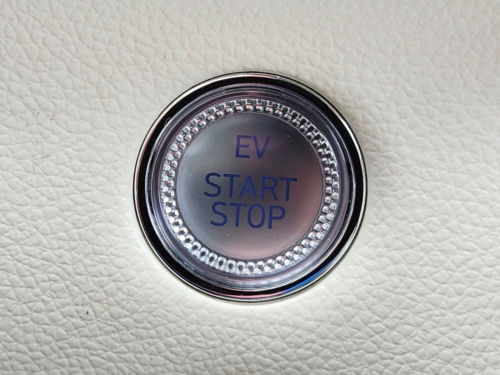 2025 Genesis GV60 Standard