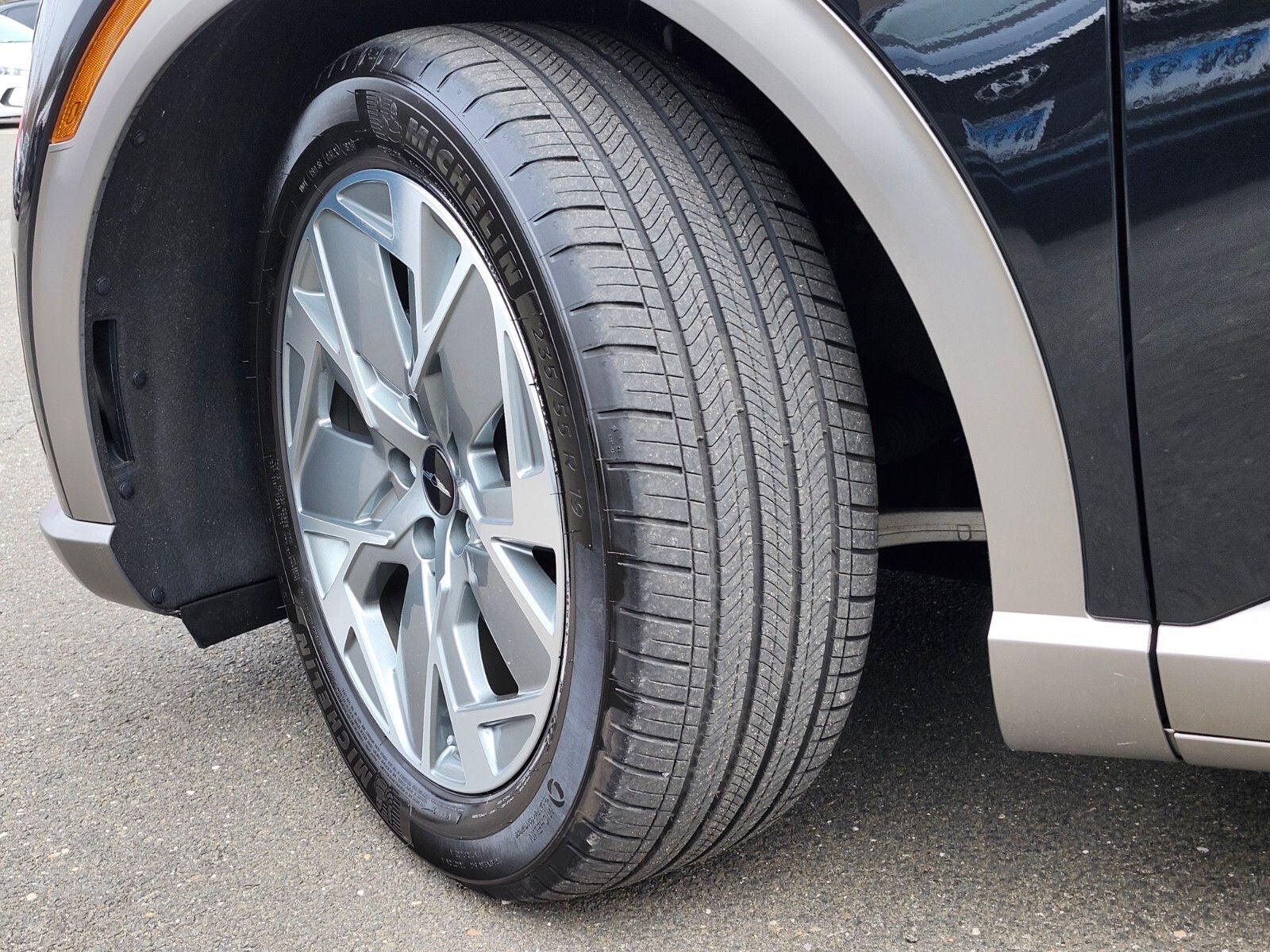 2025 Genesis GV60 Standard