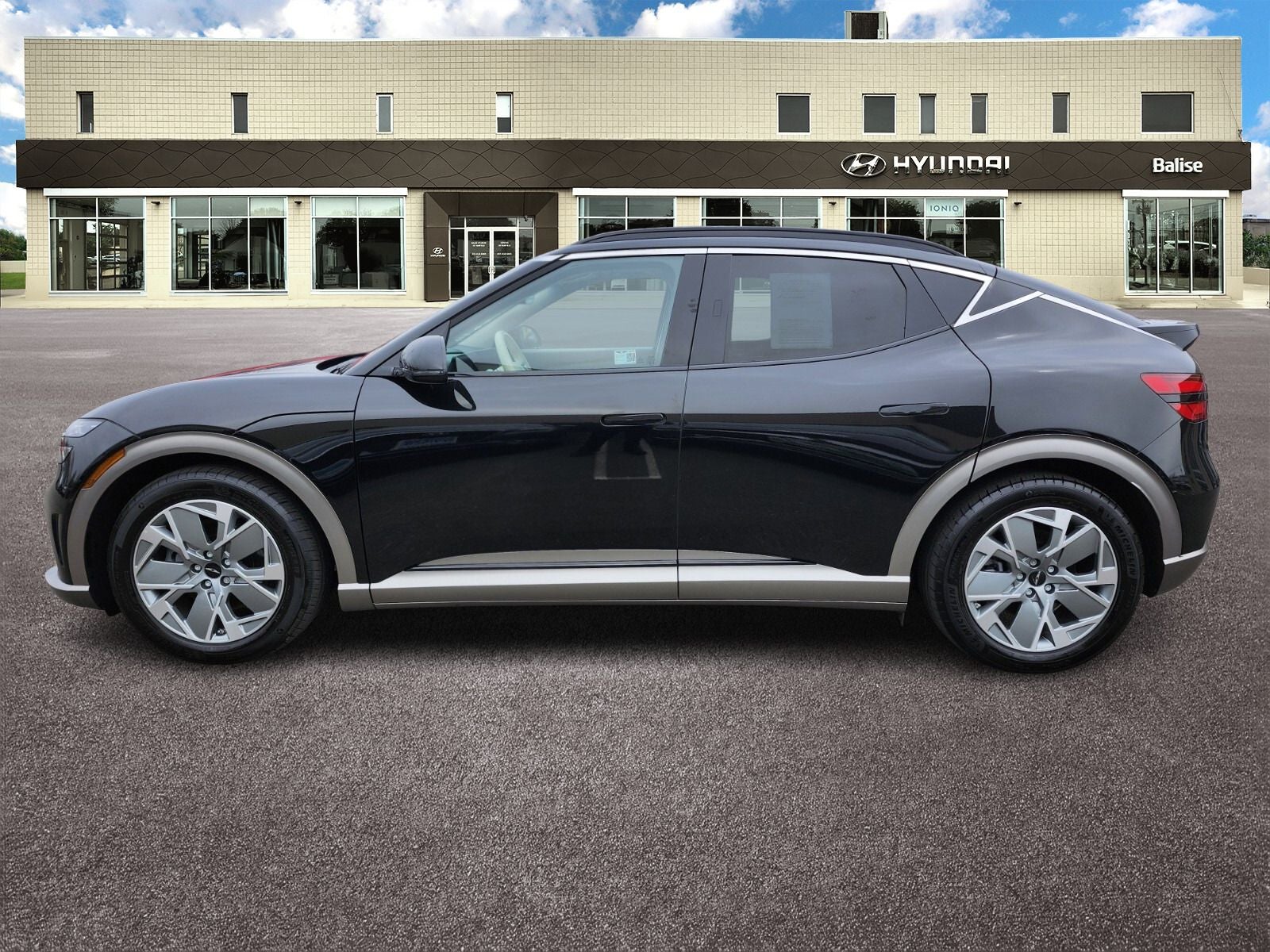 2025 Genesis GV60 Standard