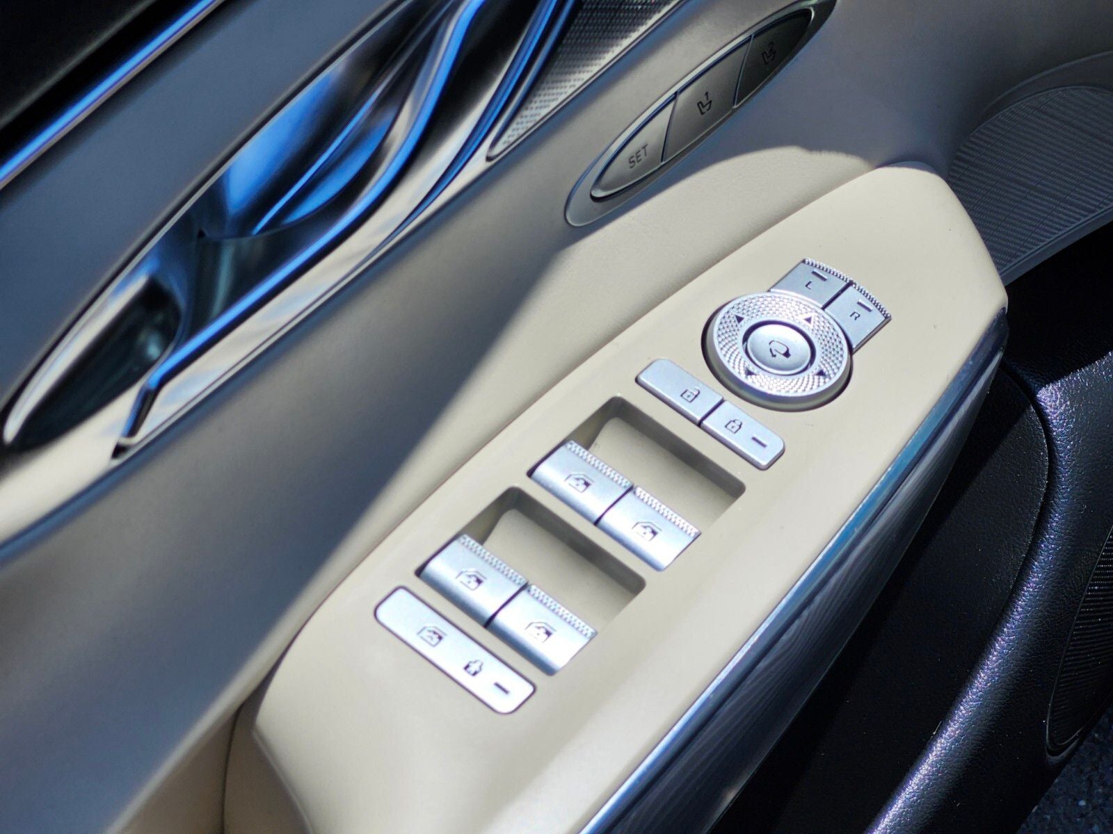 2023 GENESIS GV70 Standard - Photo 17