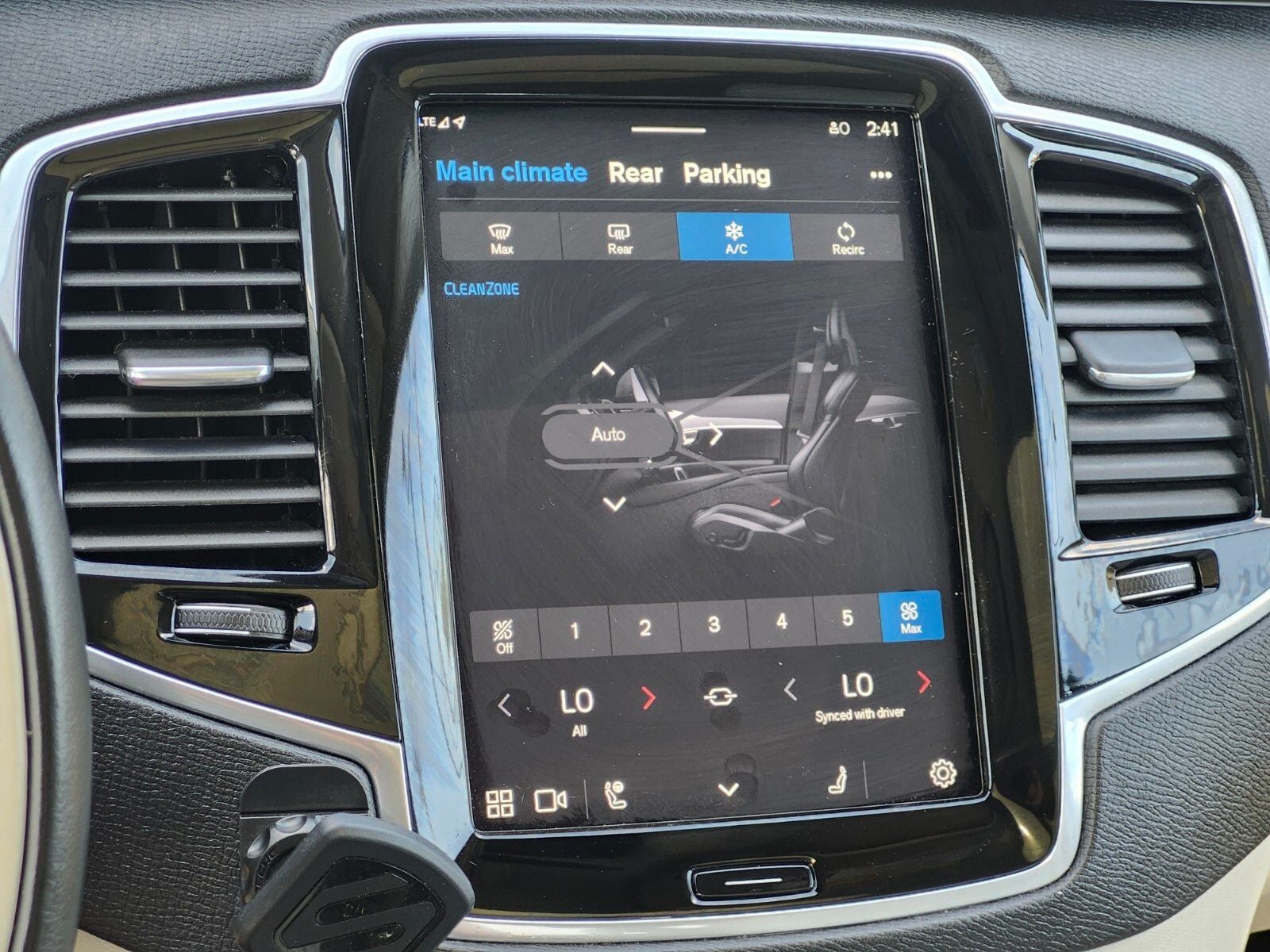 2025 Volvo XC90 Plug-In Hybrid T8 Plus 6 Passenger