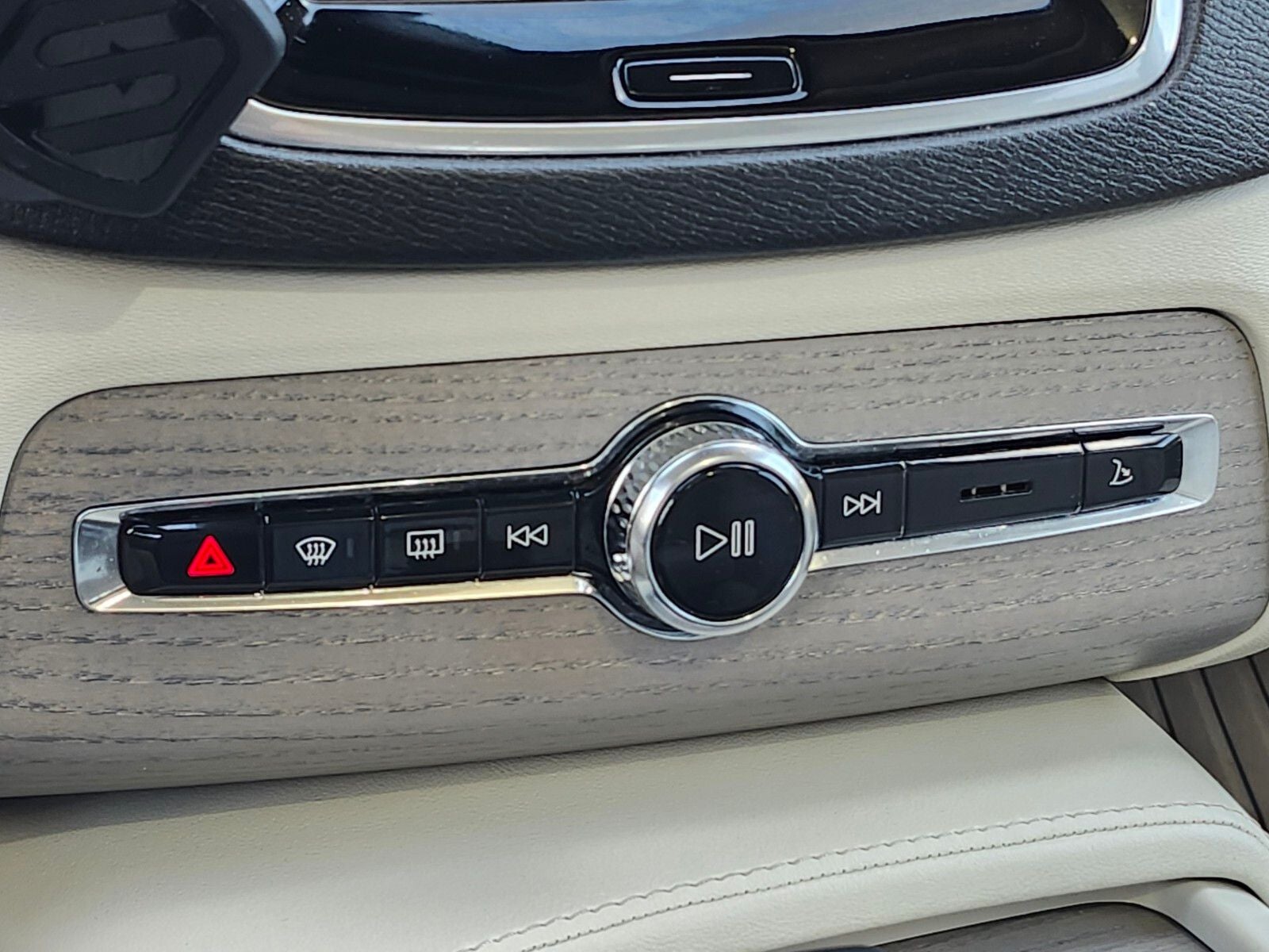 2025 Volvo XC90 Plug-In Hybrid T8 Plus 6 Passenger