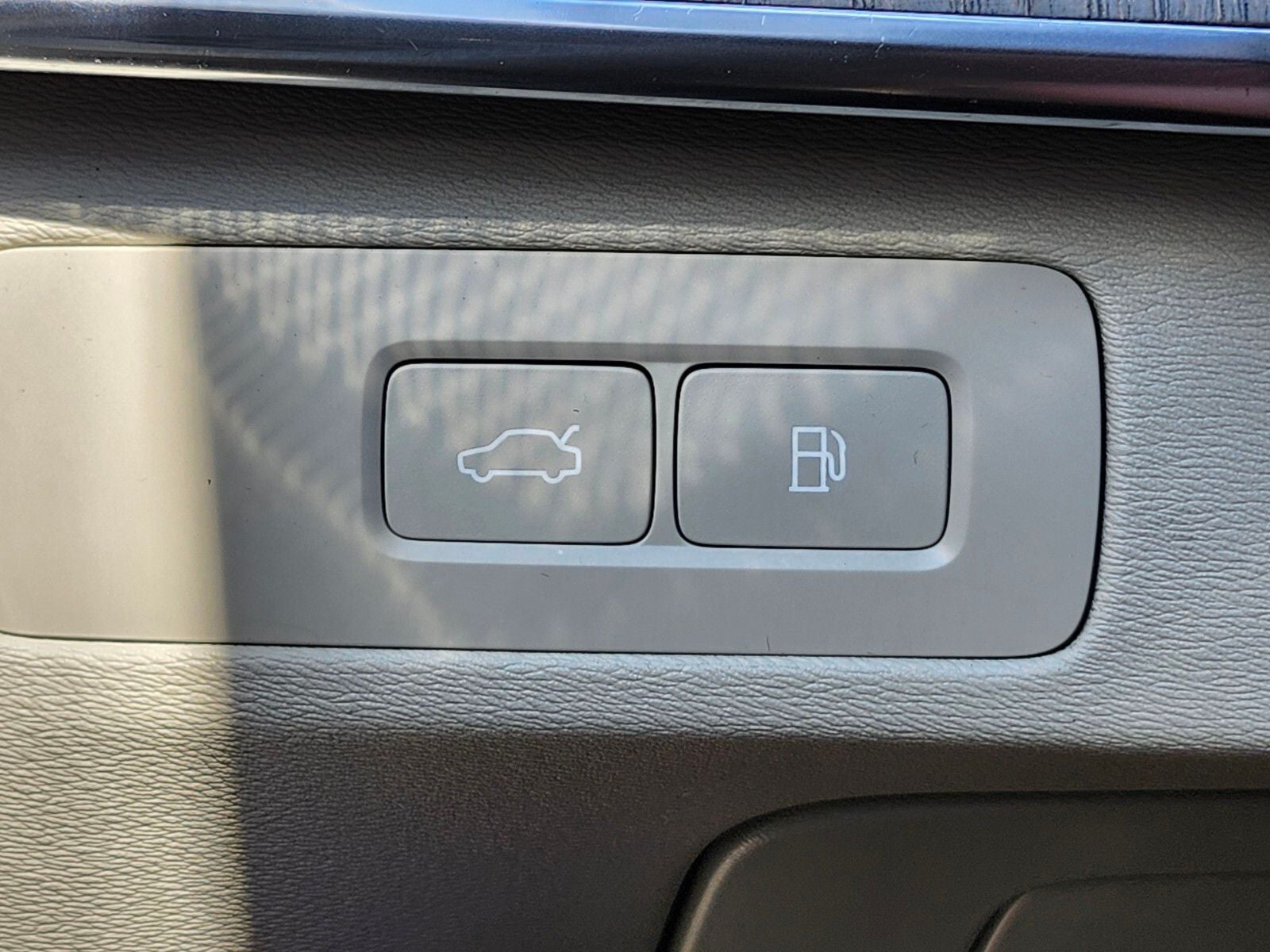 2025 Volvo XC90 Plug-In Hybrid T8 Plus 6 Passenger