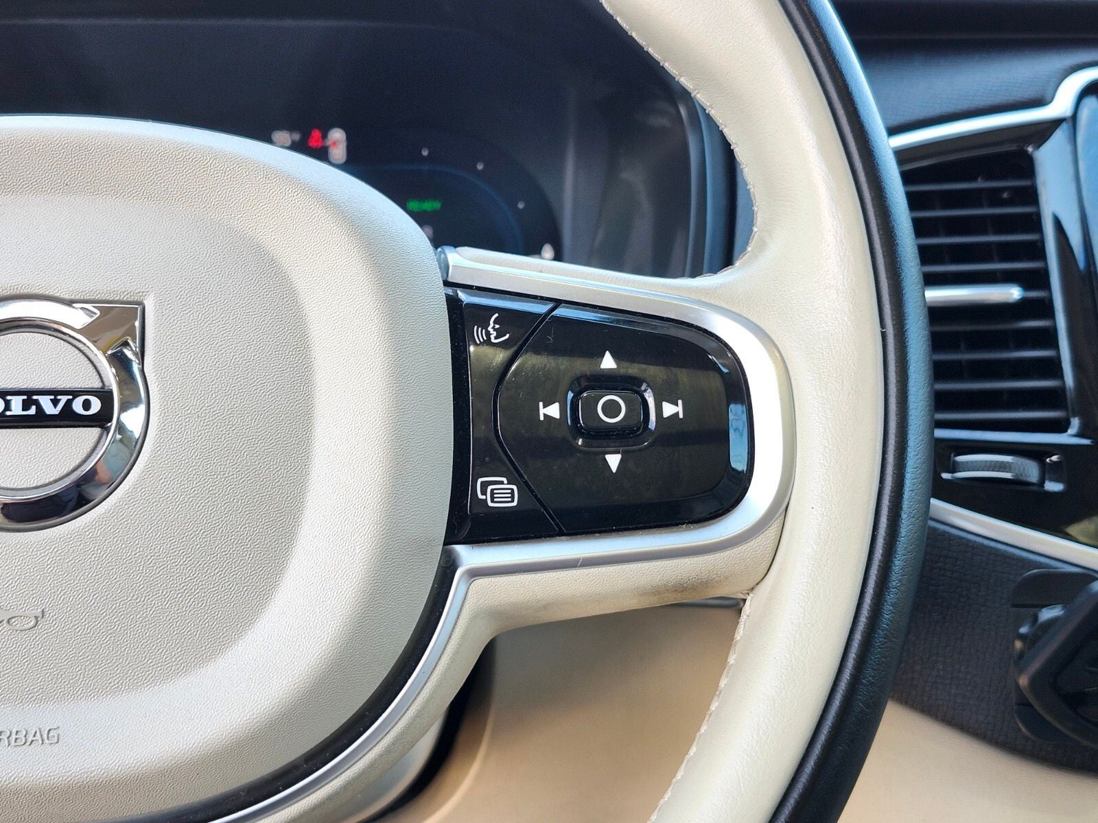 2025 Volvo XC90 Plug-In Hybrid T8 Plus 6 Passenger